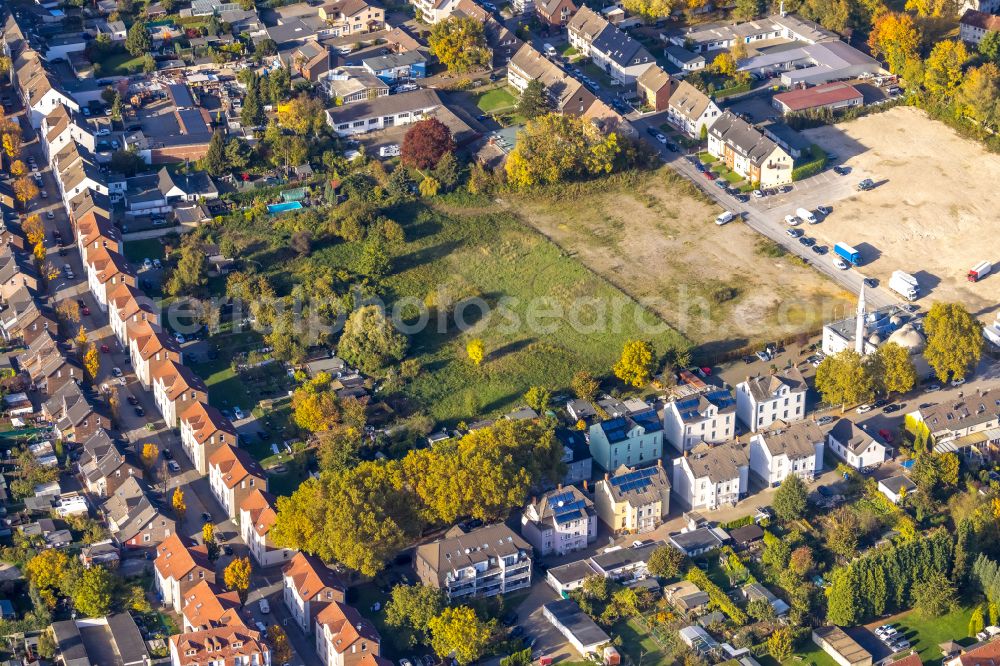 Aerial photograph Gladbeck - Demolition and disposal work on the remains of the ruins at the building formerly the furniture shop at Wielandstrasse - Bramsfeld in Gladbeck at Ruhrgebiet in the state North Rhine-Westphalia, Germany