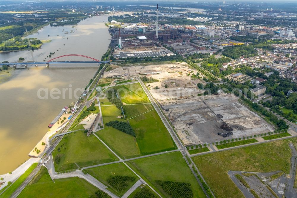 Duisburg from above - Demolition and disposal work on the remains of the ruins of Drahtwalzwerks of ArcelorMittal Hochfeld GmbH on Woerthstrasse for the new building of the Quartier RHEINORT in Duisburg at Ruhrgebiet in the state North Rhine-Westphalia, Germany