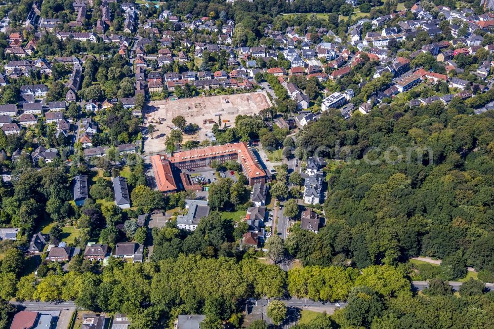 Aerial photograph Bochum - Demolition and disposal work on the remains of the ruins on the former premises of Jahnel-Kestermann overlooking the administration building of Berufsgenossenschaft Rohstoffe & chemische Industrie Bezirksdirektion in the district Wiemelhausen in Bochum in the state North Rhine-Westphalia, Germany