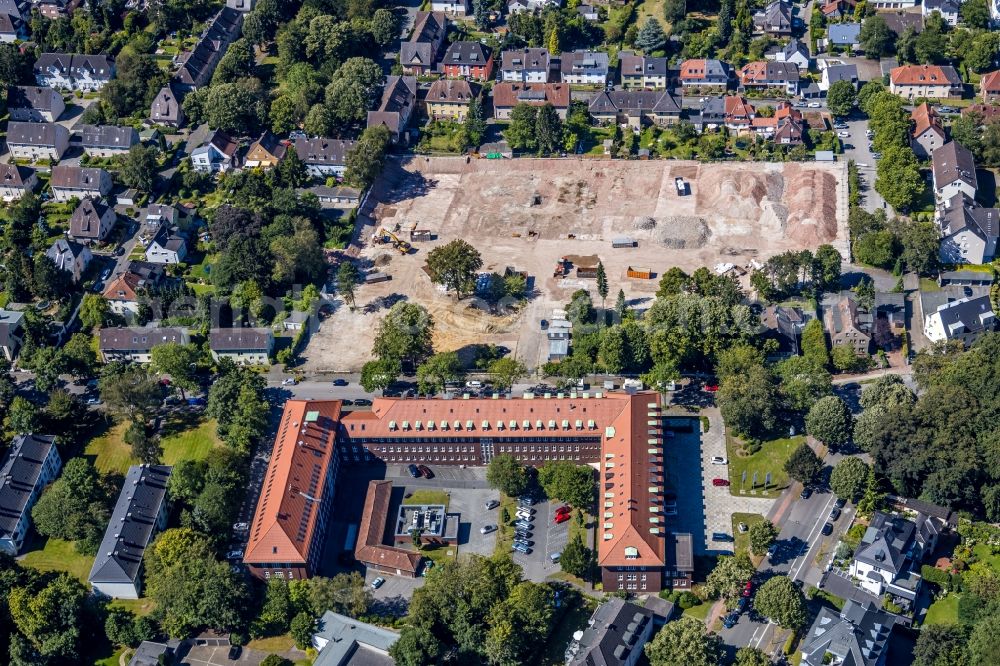 Bochum from above - Demolition and disposal work on the remains of the ruins on the former premises of Jahnel-Kestermann overlooking the administration building of Berufsgenossenschaft Rohstoffe & chemische Industrie Bezirksdirektion in the district Wiemelhausen in Bochum in the state North Rhine-Westphalia, Germany