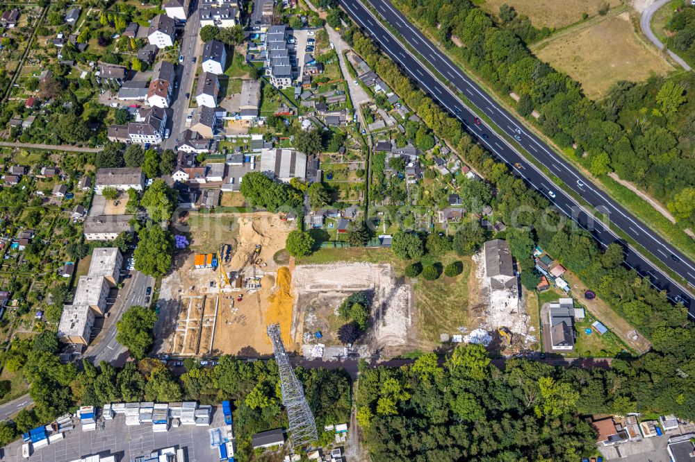 Aerial image Mülheim an der Ruhr - Demolition and disposal work on the remains of the ruins on Gustavstrasse with a construction site in Muelheim on the Ruhr at Ruhrgebiet in the state North Rhine-Westphalia, Germany