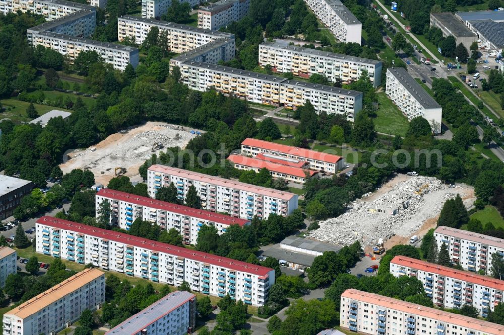 Aerial photograph Schwerin - Demolition and disposal work on the remains of the ruins of Hochhaeuser on Ploener Strasse and Eutiner Strasse in Schwerin in the state Mecklenburg - Western Pomerania, Germany