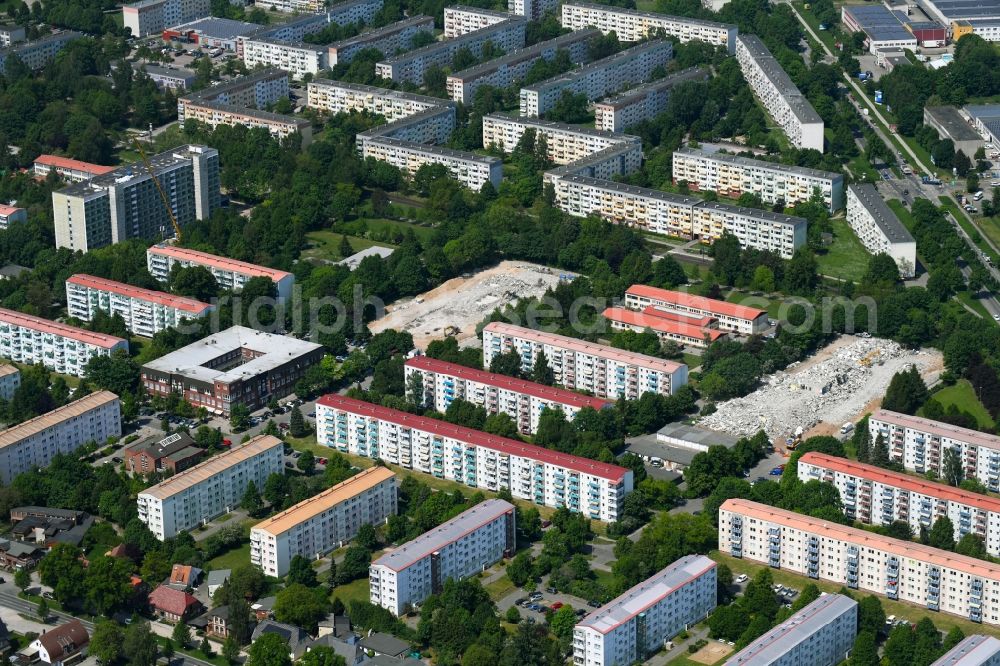 Schwerin from above - Demolition and disposal work on the remains of the ruins of Hochhaeuser on Ploener Strasse and Eutiner Strasse in Schwerin in the state Mecklenburg - Western Pomerania, Germany