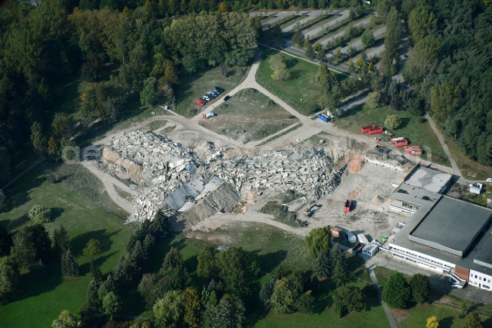 Klink from the bird's eye view: Demolition and disposal work on the remains of the ruins of Mueritz-Hotel on Seeblick in Klink in the state Mecklenburg - Western Pomerania, Germany