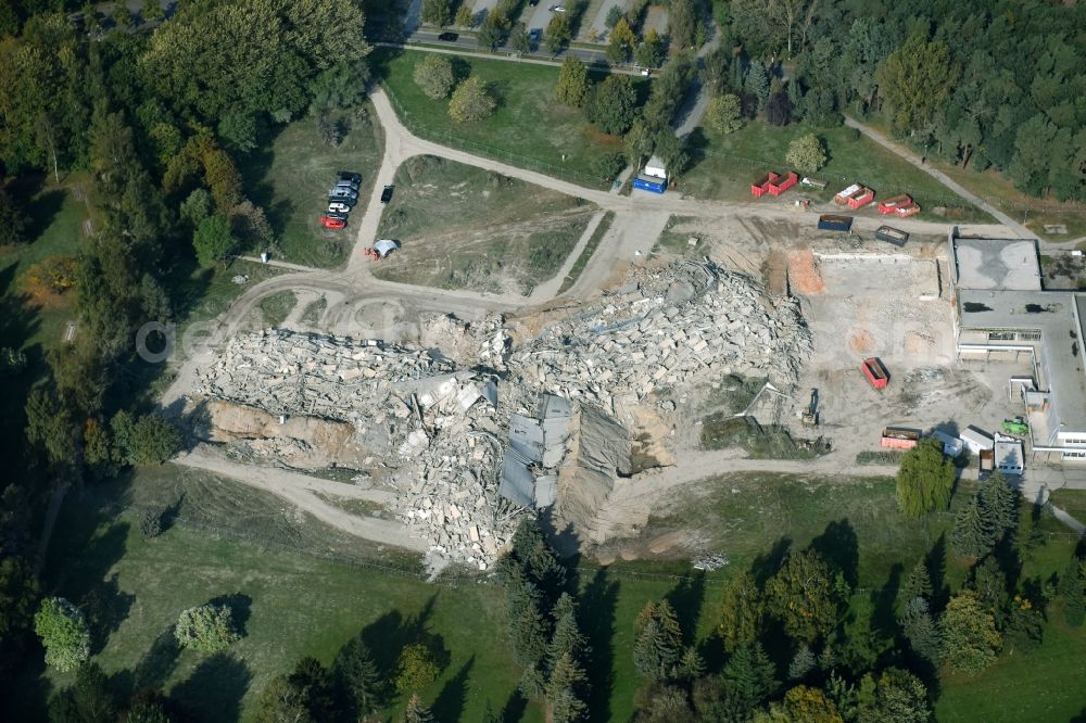 Aerial image Klink - Demolition and disposal work on the remains of the ruins of Mueritz-Hotel on Seeblick in Klink in the state Mecklenburg - Western Pomerania, Germany