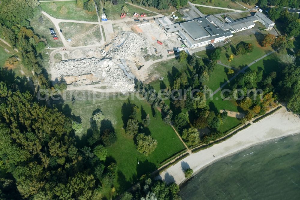 Aerial photograph Klink - Demolition and disposal work on the remains of the ruins of Mueritz-Hotel on Seeblick in Klink in the state Mecklenburg - Western Pomerania, Germany