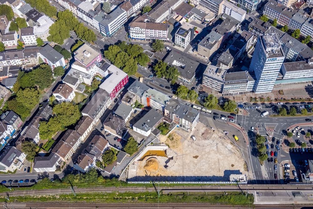 Bochum from the bird's eye view: Demolition and disposal work on the remains of the ruins of car park P7 Kurt-Schumacher-Platz in Bochum in the state North Rhine-Westphalia, Germany