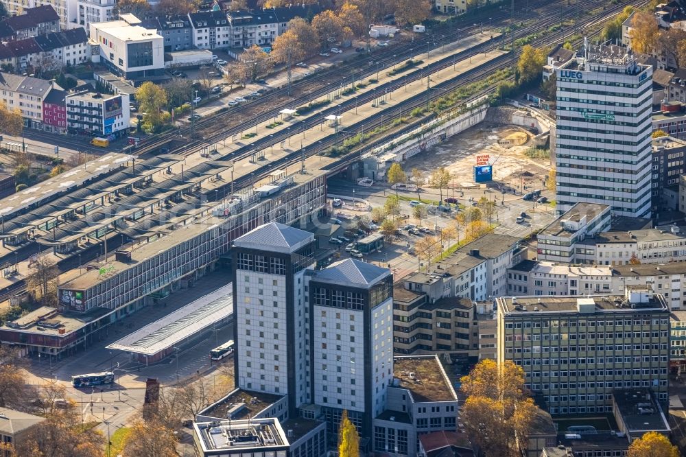 Bochum from the bird's eye view: Demolition and disposal work on the remains of the ruins of car park P7 Kurt-Schumacher-Platz in Bochum in the state North Rhine-Westphalia, Germany