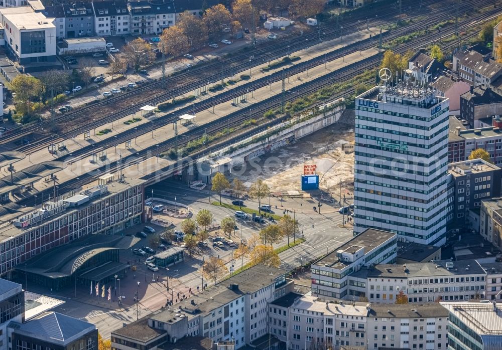 Aerial image Bochum - Demolition and disposal work on the remains of the ruins of car park P7 Kurt-Schumacher-Platz in Bochum in the state North Rhine-Westphalia, Germany