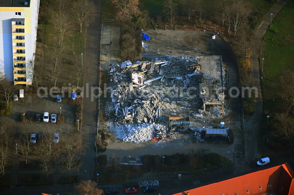 Aerial image Berlin - Demolition and disposal work on the remains of the ruins of a supermarket for the new building project on Vesaliusstrasse in the district Pankow in Berlin, Germany