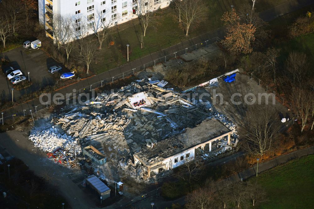 Aerial photograph Berlin - Demolition and disposal work on the remains of the ruins of a supermarket for the new building project on Vesaliusstrasse in the district Pankow in Berlin, Germany