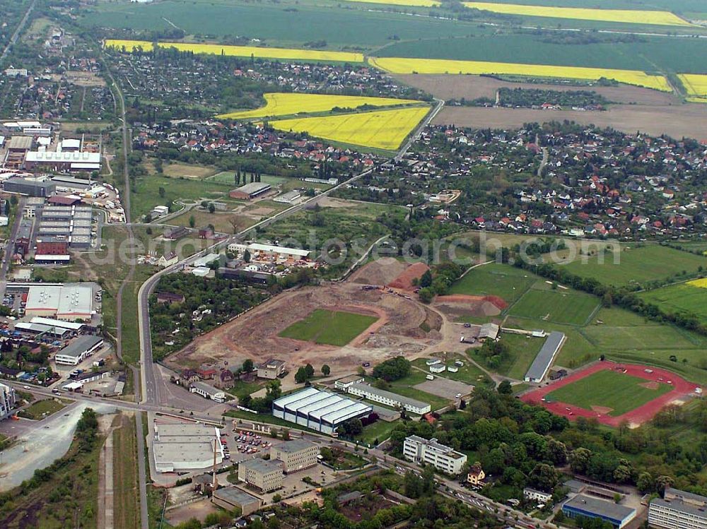 Aerial image Magdeburg-Brückfeld - Abriß der Heimstätte des 1. FCM , dem Ernst-Grube-Stadion in Magdeburg-Brückfeld. An dieser Stelle entsteht zurzeit eine neue länderspieltaugliche Arena mit einem Fassungsvermögen von 25.000 Zuschauern