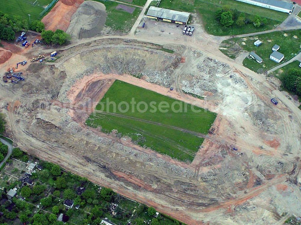 Magdeburg-Brückfeld from the bird's eye view: Abriß der Heimstätte des 1. FCM , dem Ernst-Grube-Stadion in Magdeburg-Brückfeld. An dieser Stelle entsteht zurzeit eine neue länderspieltaugliche Arena mit einem Fassungsvermögen von 25.000 Zuschauern