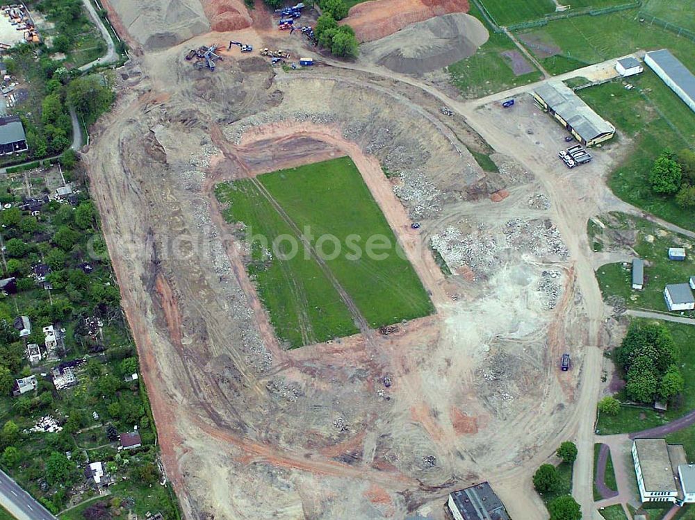 Aerial image Magdeburg-Brückfeld - Abriß der Heimstätte des 1. FCM , dem Ernst-Grube-Stadion in Magdeburg-Brückfeld. An dieser Stelle entsteht zurzeit eine neue länderspieltaugliche Arena mit einem Fassungsvermögen von 25.000 Zuschauern