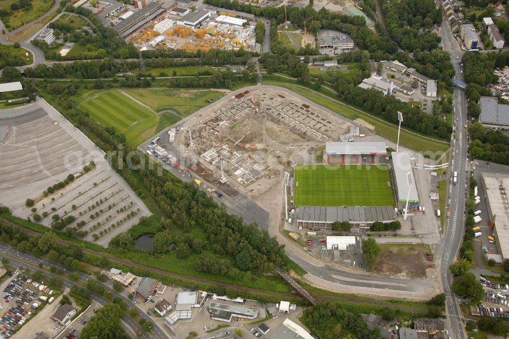 Aerial image Essen - Abrissarbeiten am Georg-Melches-Stadion vom Fußballclub Rot-Weiss Essen in der Stadt Essen, Nordrhein-Westfalen. Gleichzeitig wird ein neues Fußballstadion, welches ca. 20000 Zuschauern Platz bieten soll, leicht versetzt in unmittelbarer Nachbarschaft gebaut. Für die Arbeiten wurde das Bauunternehmen Köster Bau AG beauftragt. Demolition works on the Georg Melches stadium of the soccer club Rot Weiss Essen in Essen, North Rhine-Westphalia. At the same time, a new football stadium is being built in close vicinity to the old stadium. Responsible for the construction work is the building company Koester Bau AG.