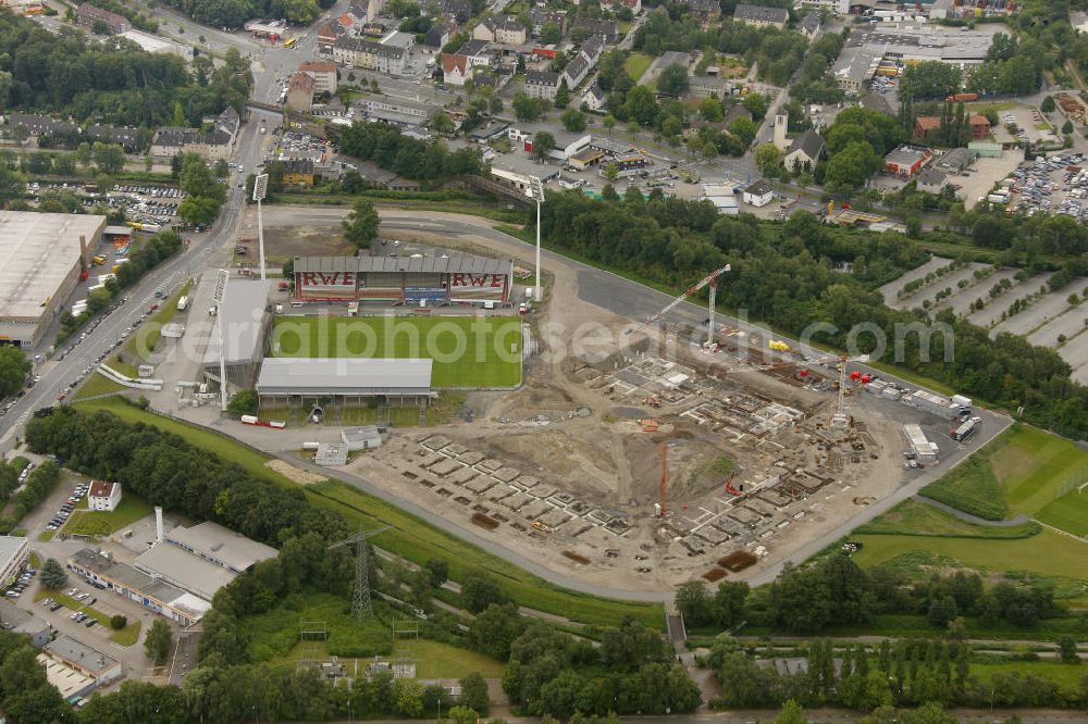 Aerial photograph Essen - Abrissarbeiten am Georg-Melches-Stadion vom Fußballclub Rot-Weiss Essen in der Stadt Essen, Nordrhein-Westfalen. Gleichzeitig wird ein neues Fußballstadion, welches ca. 20000 Zuschauern Platz bieten soll, leicht versetzt in unmittelbarer Nachbarschaft gebaut. Für die Arbeiten wurde das Bauunternehmen Köster Bau AG beauftragt. Demolition works on the Georg Melches stadium of the soccer club Rot Weiss Essen in Essen, North Rhine-Westphalia. At the same time, a new football stadium is being built in close vicinity to the old stadium. Responsible for the construction work is the building company Koester Bau AG.