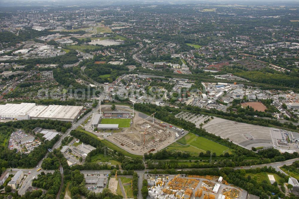 Essen from above - Abrissarbeiten am Georg-Melches-Stadion vom Fußballclub Rot-Weiss Essen in der Stadt Essen, Nordrhein-Westfalen. Gleichzeitig wird ein neues Fußballstadion, welches ca. 20000 Zuschauern Platz bieten soll, leicht versetzt in unmittelbarer Nachbarschaft gebaut. Für die Arbeiten wurde das Bauunternehmen Köster Bau AG beauftragt. Demolition works on the Georg Melches stadium of the soccer club Rot Weiss Essen in Essen, North Rhine-Westphalia. At the same time, a new football stadium is being built in close vicinity to the old stadium. Responsible for the construction work is the building company Koester Bau AG.