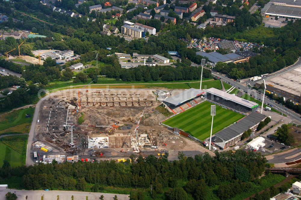 Aerial image Essen - Abrissarbeiten am Georg-Melches-Stadion vom Fußballclub Rot-Weiss Essen in der Stadt Essen, Nordrhein-Westfalen. Gleichzeitig wird ein neues Fußballstadion, welches ca. 20000 Zuschauern Platz bieten soll, leicht versetzt in unmittelbarer Nachbarschaft gebaut. Für die Arbeiten wurde das Bauunternehmen Köster Bau AG beauftragt. Demolition works on the Georg Melches stadium of the soccer club Rot Weiss Essen in Essen, North Rhine-Westphalia. At the same time, a new football stadium is being built in close vicinity to the old stadium. Responsible for the construction work is the building company Koester Bau AG.