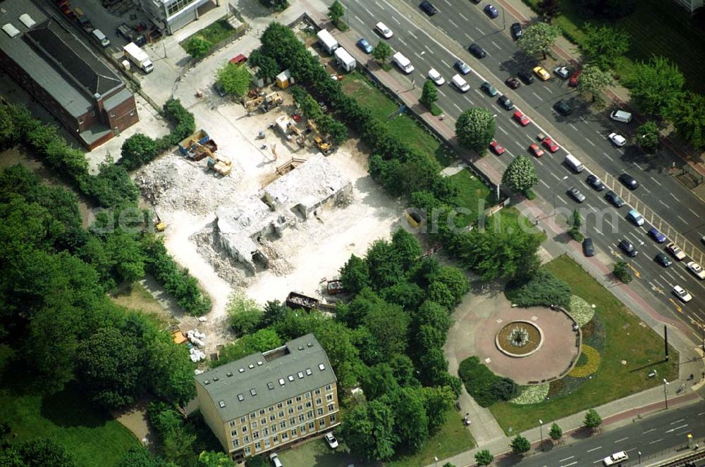 Aerial image Berlin-Lichtenberg - 31.05.2004 Berlin-Lichtenberg Abriß Hochhaus Frankfurter Allee 110 Berlin-Lichtenberg