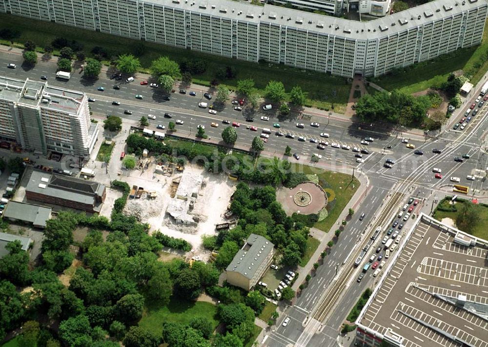 Aerial photograph Berlin-Lichtenberg - 31.05.2004 Berlin-Lichtenberg Abriß Hochhaus Frankfurter Allee 110 Berlin-Lichtenberg