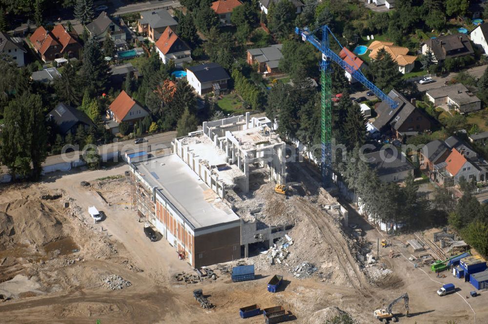 Aerial image Berlin - Dismantling and demolition of the power plant facilities and exhaust towers of the combined heat and power plant on the banks of the Teltow Canal on Kanalstrasse in the Rudow district of Berlin, Germany