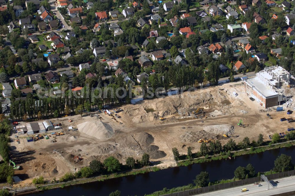 Aerial photograph Berlin - Dismantling and demolition of the power plant facilities and exhaust towers of the combined heat and power plant on the banks of the Teltow Canal on Kanalstrasse in the Rudow district of Berlin, Germany