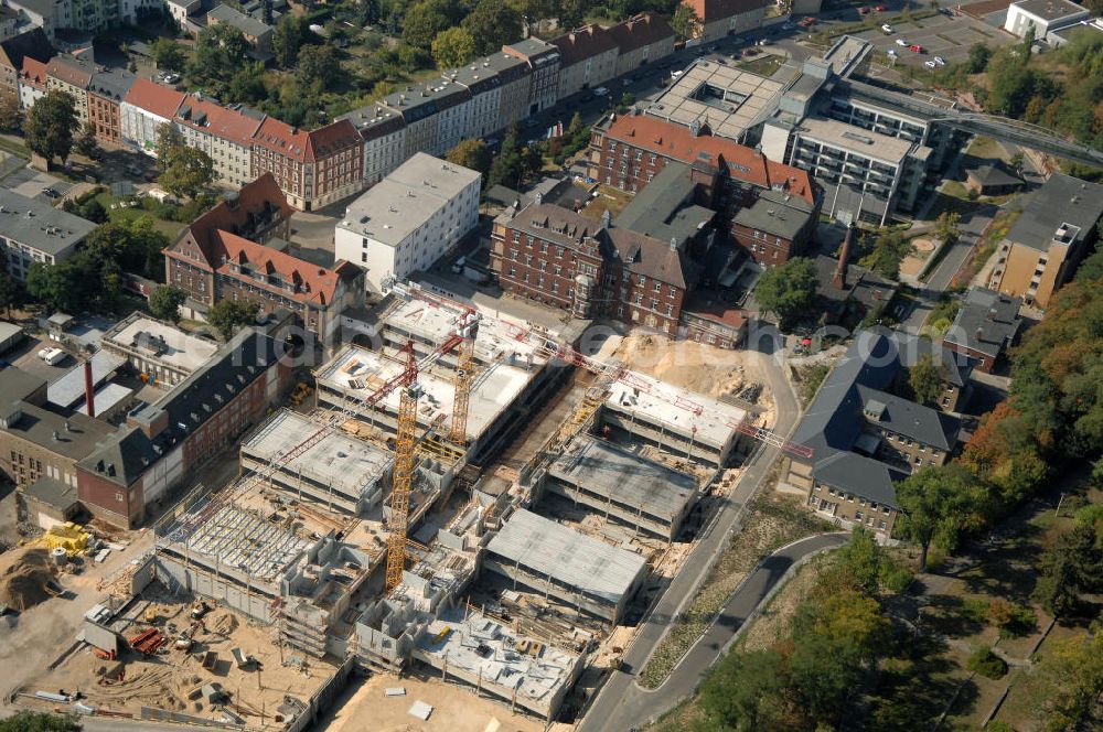 Brandenburg from the bird's eye view: Blick auf die Abriss- und Neubaufläche des Klinikum Brandenburg. Der Krankenhauskomplex ist in etwa 100 Jahre alt. Nach dem ersten Bauabschnitt wurde der Grundstein für den zweiten Bauabschnitt im September 2008 gelegt. Es erfolgte der Abriss der auf dem zukünftigen Baufeld stehenden Gebäude. Geplant sind 10 neue Stationen. Die geplante Fertigstellung ist auf den Anfang des Jahres 2011 gemünzt. Architekten sind Heinle, Wischer und Partner aus Berlin. Kontakt Architekten: Heinle, Wischer und Partner, Freie Architekten, Villastraße 1, 70190 Stuttgart, Tel. +49(0)711 16654 0, Fax +49(0)711 16654 77, Email: stuttgart@heinlewischerpartner.de; Kontakt Klinik: Städtisches Klinikum Brandenburg GmbH, Akademisches Lehrkrankenhaus der Charité, Hochstraße 29, 14770 Brandenburg an der Havel, Tel. +49(0)3381 41 10, Fax +49(0)3381 41 3000, Email: skb@klinikum-brandenburg.de; BATEG Ingenieurbau GmbH, GENIUS IB