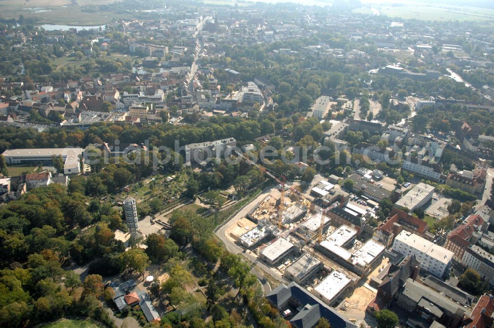 Aerial image Brandenburg - Blick auf die Abriss- und Neubaufläche des Klinikum Brandenburg. Der Krankenhauskomplex ist in etwa 100 Jahre alt. Nach dem ersten Bauabschnitt wurde der Grundstein für den zweiten Bauabschnitt im September 2008 gelegt. Es erfolgte der Abriss der auf dem zukünftigen Baufeld stehenden Gebäude. Geplant sind 10 neue Stationen. Die geplante Fertigstellung ist auf den Anfang des Jahres 2011 gemünzt. Architekten sind Heinle, Wischer und Partner aus Berlin. Kontakt Architekten: Heinle, Wischer und Partner, Freie Architekten, Villastraße 1, 70190 Stuttgart, Tel. +49(0)711 16654 0, Fax +49(0)711 16654 77, Email: stuttgart@heinlewischerpartner.de; Kontakt Klinik: Städtisches Klinikum Brandenburg GmbH, Akademisches Lehrkrankenhaus der Charité, Hochstraße 29, 14770 Brandenburg an der Havel, Tel. +49(0)3381 41 10, Fax +49(0)3381 41 3000, Email: skb@klinikum-brandenburg.de; BATEG Ingenieurbau GmbH, GENIUS IB