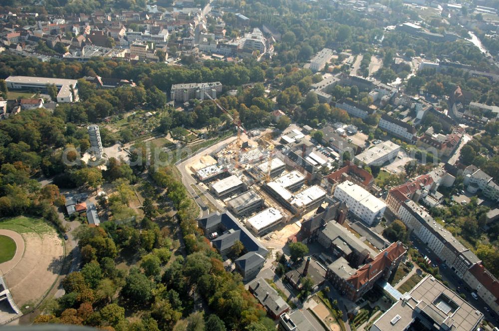 Aerial photograph Brandenburg - Blick auf die Abriss- und Neubaufläche des Klinikum Brandenburg. Der Krankenhauskomplex ist in etwa 100 Jahre alt. Nach dem ersten Bauabschnitt wurde der Grundstein für den zweiten Bauabschnitt im September 2008 gelegt. Es erfolgte der Abriss der auf dem zukünftigen Baufeld stehenden Gebäude. Geplant sind 10 neue Stationen. Die geplante Fertigstellung ist auf den Anfang des Jahres 2011 gemünzt. Architekten sind Heinle, Wischer und Partner aus Berlin. Kontakt Architekten: Heinle, Wischer und Partner, Freie Architekten, Villastraße 1, 70190 Stuttgart, Tel. +49(0)711 16654 0, Fax +49(0)711 16654 77, Email: stuttgart@heinlewischerpartner.de; Kontakt Klinik: Städtisches Klinikum Brandenburg GmbH, Akademisches Lehrkrankenhaus der Charité, Hochstraße 29, 14770 Brandenburg an der Havel, Tel. +49(0)3381 41 10, Fax +49(0)3381 41 3000, Email: skb@klinikum-brandenburg.de; BATEG Ingenieurbau GmbH, GENIUS IB