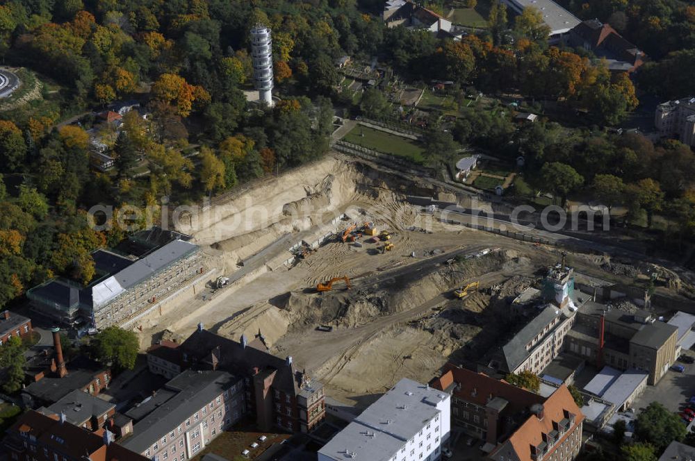 Aerial photograph Brandenburg - Blick auf die Abriss- und Neubaufläche des Klinikum Brandenburg. Der Krankenhauskomplex ist in etwa 100 Jahre alt. Nach dem ersten Bauabschnitt wurde der Grundstein für den zweiten Bauabschnitt im September 2008 gelegt. Es erfolgte der Abriss der auf dem zukünftigen Baufeld stehenden Gebäude. Geplant sind 10 neue Stationen. Die geplante Fertigstellung ist auf den Anfang des Jahres 2011 gemünzt. Architekten sind Heinle, Wischer und Partner aus Berlin. Kontakt Architekten: Heinle, Wischer und Partner, Freie Architekten, Villastraße 1, 70190 Stuttgart, Tel. +49(0)711 16654 0, Fax +49(0)711 16654 77, Email: stuttgart@heinlewischerpartner.de; Kontakt Klinik: Städtisches Klinikum Brandenburg GmbH, Akademisches Lehrkrankenhaus der Charité, Hochstraße 29, 14770 Brandenburg an der Havel, Tel. +49(0)3381 41 10, Fax +49(0)3381 41 3000, Email: skb@klinikum-brandenburg.de