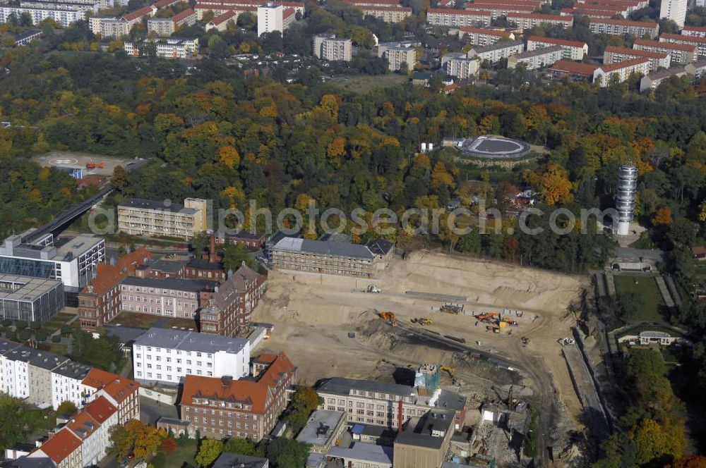 Aerial image Brandenburg - Blick auf die Abriss- und Neubaufläche des Klinikum Brandenburg. Der Krankenhauskomplex ist in etwa 100 Jahre alt. Nach dem ersten Bauabschnitt wurde der Grundstein für den zweiten Bauabschnitt im September 2008 gelegt. Es erfolgte der Abriss der auf dem zukünftigen Baufeld stehenden Gebäude. Geplant sind 10 neue Stationen. Die geplante Fertigstellung ist auf den Anfang des Jahres 2011 gemünzt. Architekten sind Heinle, Wischer und Partner aus Berlin. Kontakt Architekten: Heinle, Wischer und Partner, Freie Architekten, Villastraße 1, 70190 Stuttgart, Tel. +49(0)711 16654 0, Fax +49(0)711 16654 77, Email: stuttgart@heinlewischerpartner.de; Kontakt Klinik: Städtisches Klinikum Brandenburg GmbH, Akademisches Lehrkrankenhaus der Charité, Hochstraße 29, 14770 Brandenburg an der Havel, Tel. +49(0)3381 41 10, Fax +49(0)3381 41 3000, Email: skb@klinikum-brandenburg.de