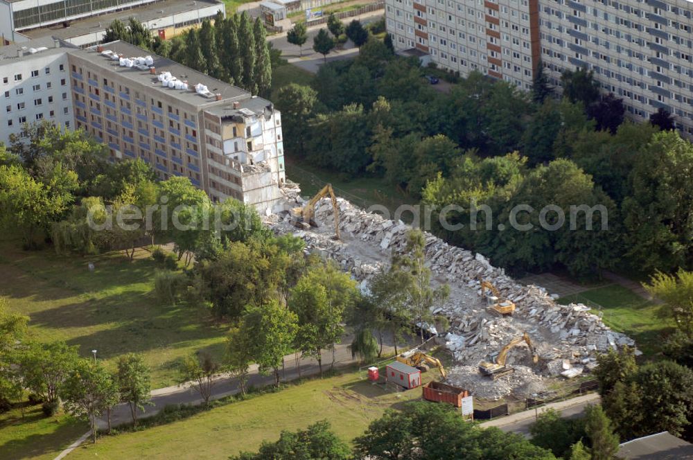 Aerial image Magdeburg - Blick auf den Abriss / Rückbau eines Mehrfamilienhaus / Plattenbau / Wohnhaus / Wohnblock im Stadtteil Neu Reform an der Juri-Gagarin-Straße der Wohnungsbaugesellschaft Magdeburg. Hier soll eine neue Straßenbahntrasse mit Schleife / Wendeschleife der Magdeburger Verkehrsbetriebe MVB enstehen. Kontakt Wobau: Wohnungsbaugesellschaft Magdeburg mbH, Wilhelm-Höpfner-Ring 1, 39116 Magdeburg, Tel: +49(0)391 610-5, Fax +49(0)391 610-3999, email: info@wobau-magdeburg.de; Kontakt MVB: Magdeburger Verkehrsbetriebe GmbH, Otto-von-Guericke-Straße 25, 39104 Magdeburg, Tel. +49(0)391 548-0, Fax +49(0)391 54-30046, email: info@mvbnet.de