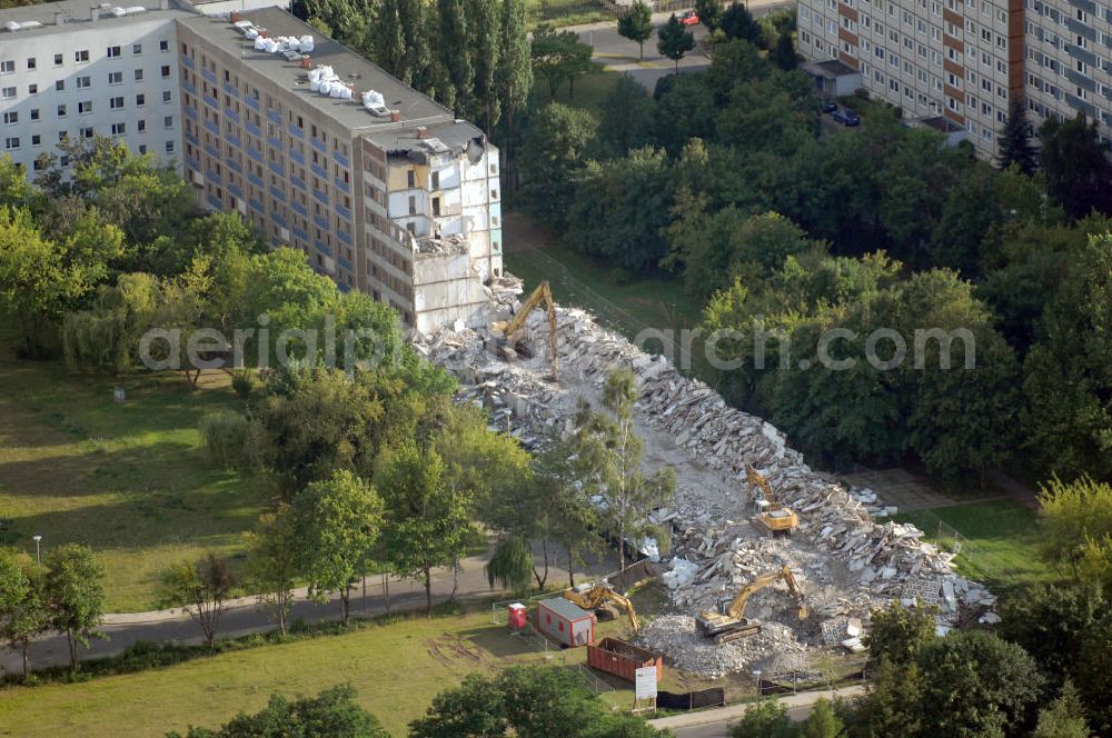 Aerial photograph Magdeburg - Blick auf den Abriss / Rückbau eines Mehrfamilienhaus / Plattenbau / Wohnhaus / Wohnblock im Stadtteil Neu Reform an der Juri-Gagarin-Straße der Wohnungsbaugesellschaft Magdeburg. Hier soll eine neue Straßenbahntrasse mit Schleife / Wendeschleife der Magdeburger Verkehrsbetriebe MVB enstehen. Kontakt Wobau: Wohnungsbaugesellschaft Magdeburg mbH, Wilhelm-Höpfner-Ring 1, 39116 Magdeburg, Tel: +49(0)391 610-5, Fax +49(0)391 610-3999, email: info@wobau-magdeburg.de; Kontakt MVB: Magdeburger Verkehrsbetriebe GmbH, Otto-von-Guericke-Straße 25, 39104 Magdeburg, Tel. +49(0)391 548-0, Fax +49(0)391 54-30046, email: info@mvbnet.de