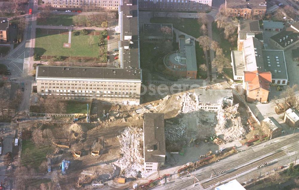 Aerial photograph Berlin - Friedrichshain - Abriß- und Umbauarbeiten am Krankenhaus Friedrichshain an der Landsberger Allee in Berlin-Friedrichshain.