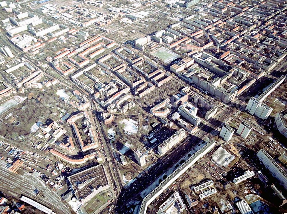 Aerial image Berlin-LICHTENBERG - Abriß des Wohnhochhauses der HoWoGe Wohnungsbaugesellschaft mbH an der Frankfurter Allee 135 in Berlin- Lichtenberg durch die Firma HALTER.