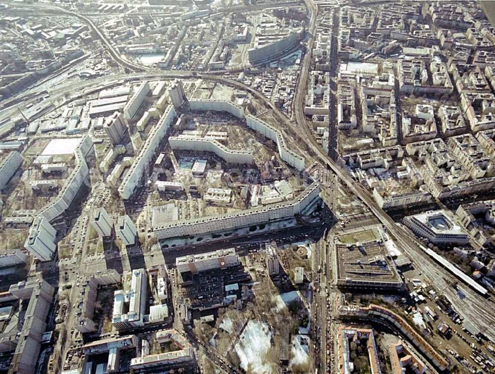 Aerial photograph Berlin-LICHTENBERG - Abriß des Wohnhochhauses der HoWoGe Wohnungsbaugesellschaft mbH an der Frankfurter Allee 135 in Berlin- Lichtenberg durch die Firma HALTER.