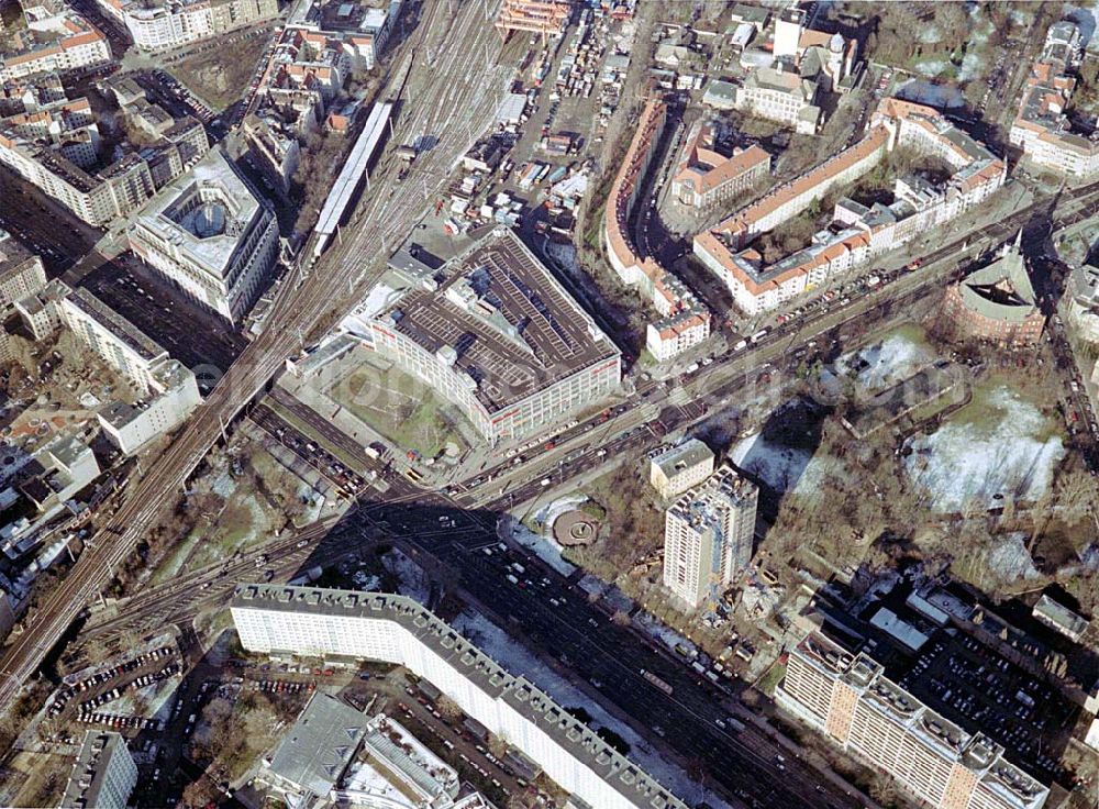 Aerial image Berlin-LICHTENBERG - Abriß des Wohnhochhauses der HoWoGe Wohnungsbaugesellschaft mbH an der Frankfurter Allee 135 in Berlin- Lichtenberg durch die Firma HALTER.