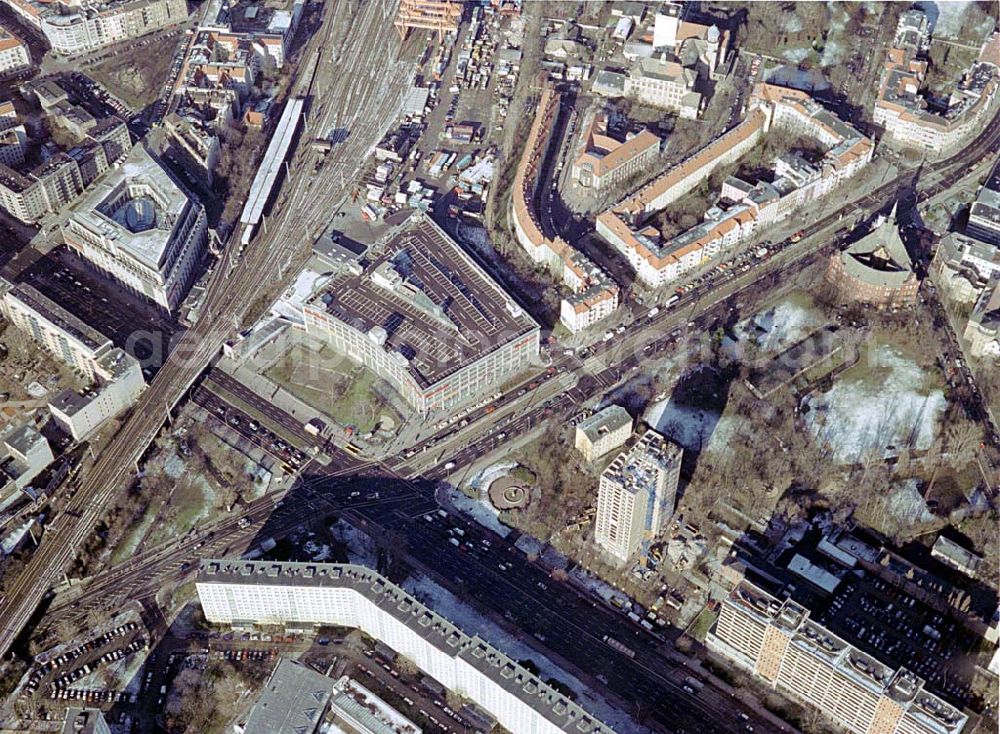 Aerial photograph Berlin-LICHTENBERG - Abriß des Wohnhochhauses der HoWoGe Wohnungsbaugesellschaft mbH an der Frankfurter Allee 135 in Berlin- Lichtenberg durch die Firma HALTER.