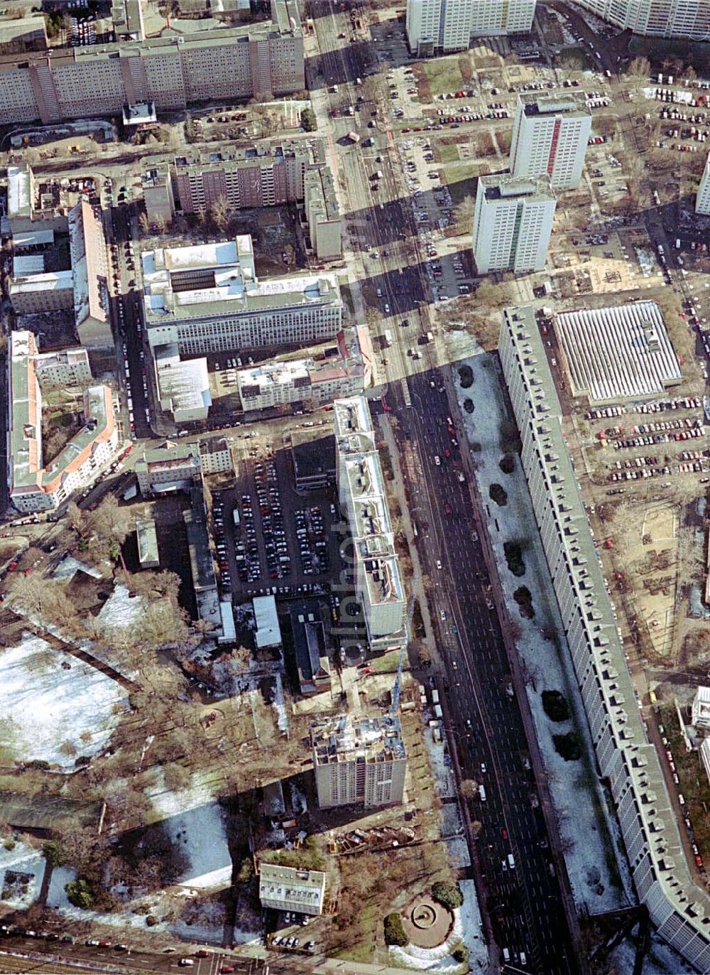 Aerial image Berlin-LICHTENBERG - Abriß des Wohnhochhauses der HoWoGe Wohnungsbaugesellschaft mbH an der Frankfurter Allee 135 in Berlin- Lichtenberg durch die Firma HALTER.