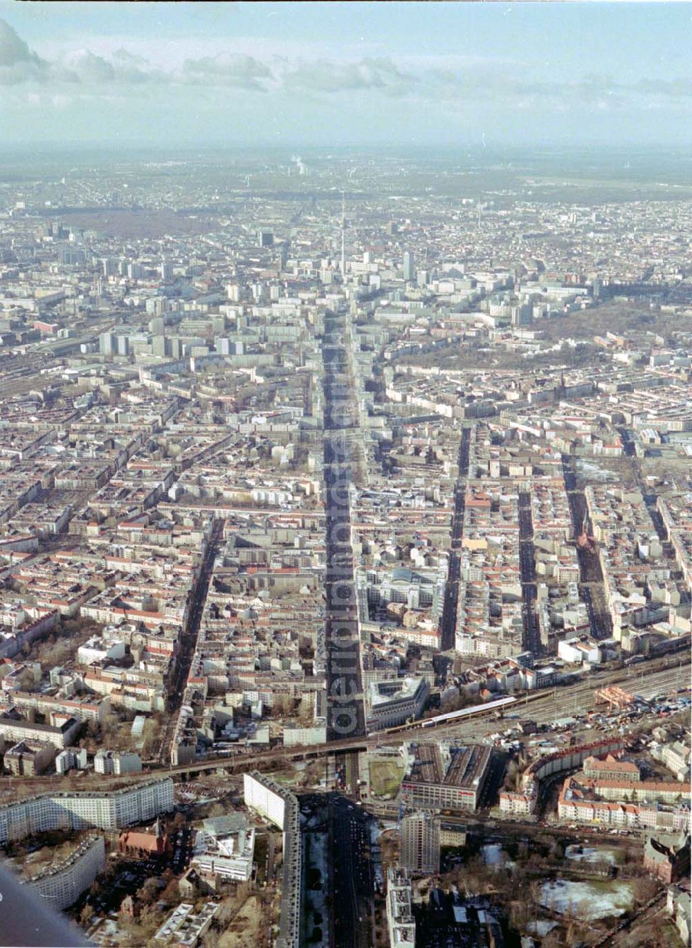 Aerial image Berlin-Lichtenberg - Abriß des Wohnhochhauses der HoWoGe Wohnungsbaugesellschaft mbH an der Frankfurter Allee 135 in Berlin- Lichtenberg durch die Firma HALTER.