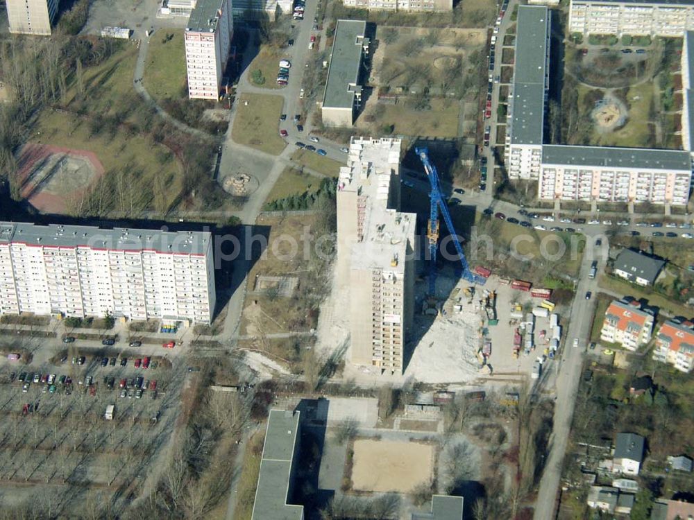 Aerial image Berlin - MARZAHN - Abriss eines Wohnhochhauses an der Märkischen Allee in Berlin-Marzahn. 16.03.03