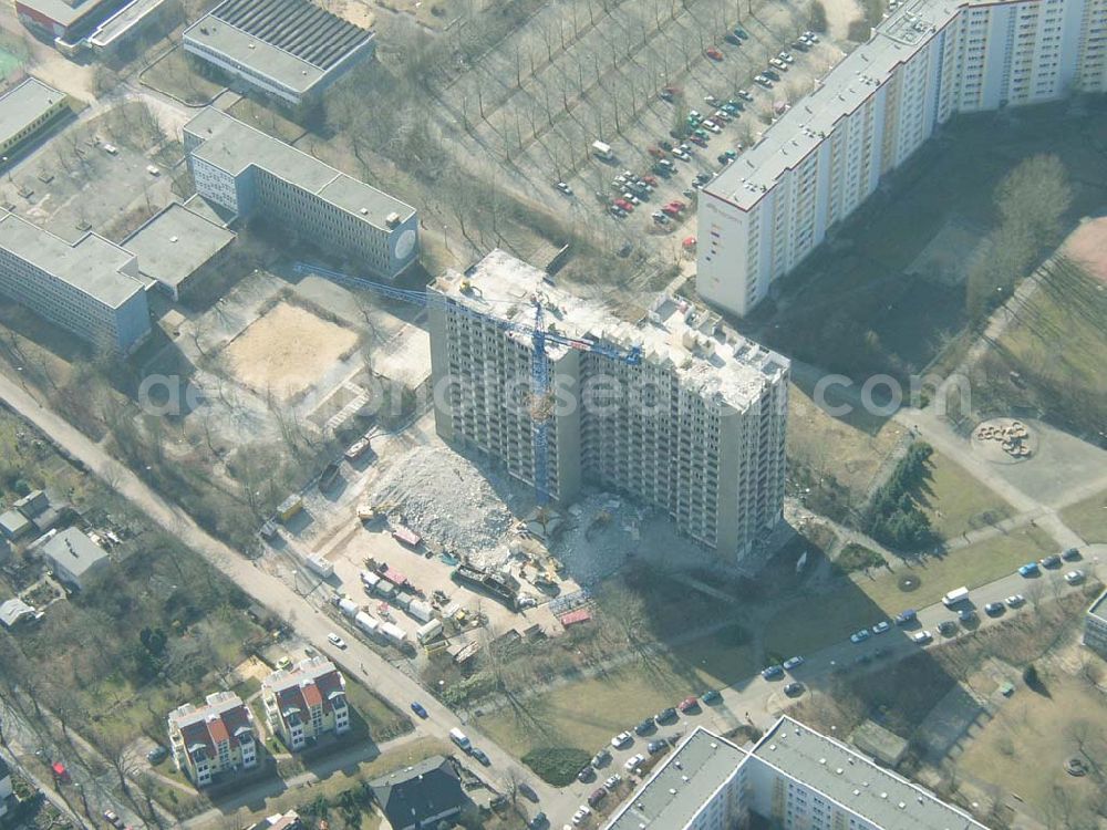 Aerial image Berlin - MARZAHN - Abriss eines Wohnhochhauses an der Märkischen Allee in Berlin-Marzahn. 16.03.03