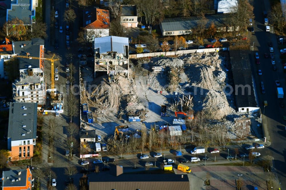 Berlin from above - Demolition work on the site of the Industry- ruins on Areal Otto-Fronke-Strasse - Buechnerweg - Moissistrasse - Anna-Seghers-Strasse in the district Adlershof in Berlin, Germany