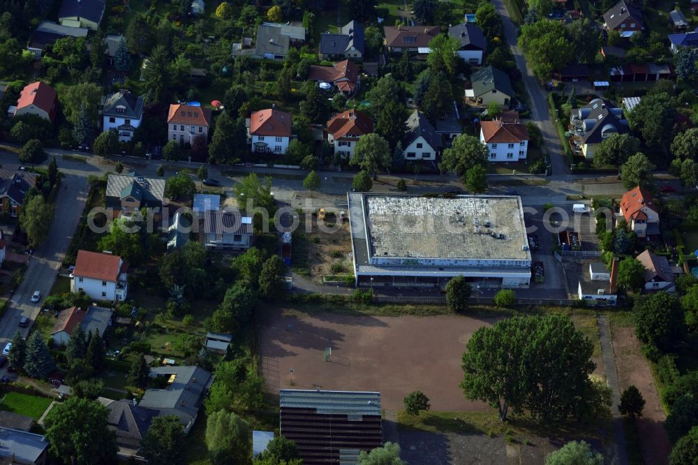 Aerial image Berlin Köpenick - Demolition work on the roof of the former GDR department store in Koepenick in Berlin