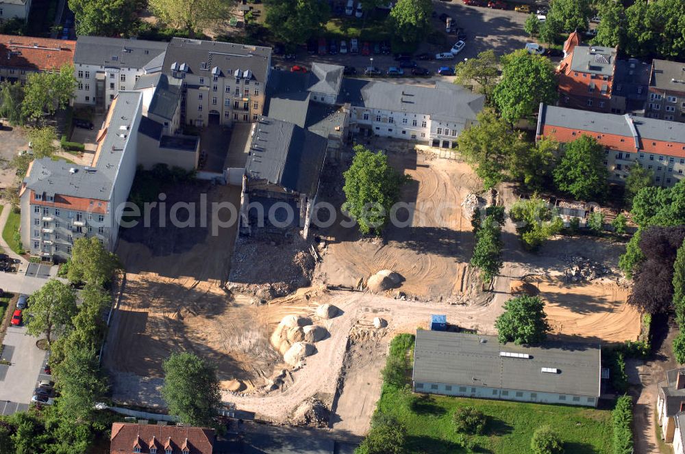 Aerial image Potsdam - Abrißarbeiten auf dem ehemaligen Theatergelände an der Zimmerstraße in der Brandenburger Vorstadt in Potsdam / Brandenburg. Durch die Stiftung Schlösser und Burgen entstehen auf dem Gelände drei Neubauten mit Arbeitsräumen der Abteilung Schlösser und Sammlungen. Demolition works at the former theatre area in the district Brandenburger Vorstadt.