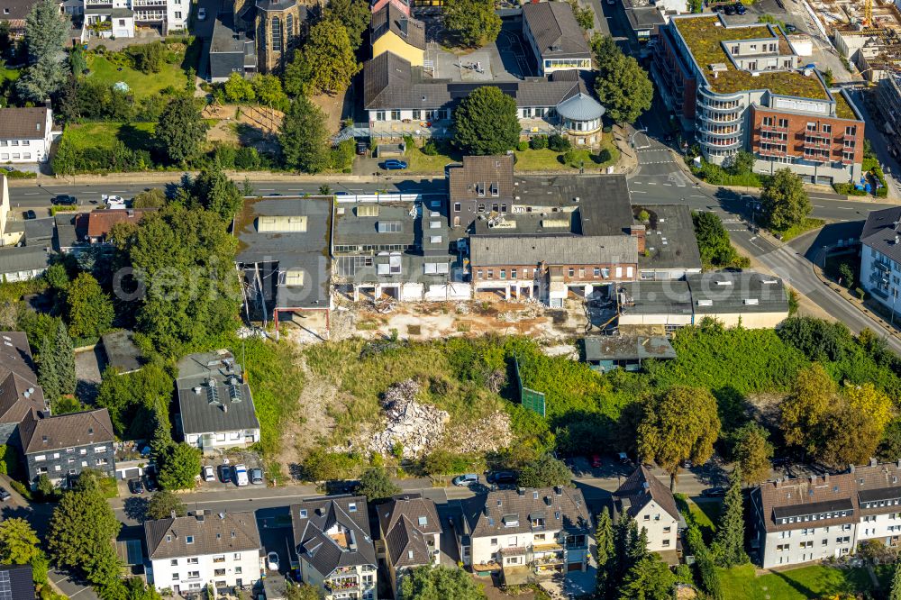 Heiligenhaus from above - Demolition work on the site of the Industry- ruins Press- Stanz- and Ziehwerk Kiekert & Nieland Vertriebs GmbH & Co. KG on street Suedring in Heiligenhaus at Ruhrgebiet in the state North Rhine-Westphalia, Germany