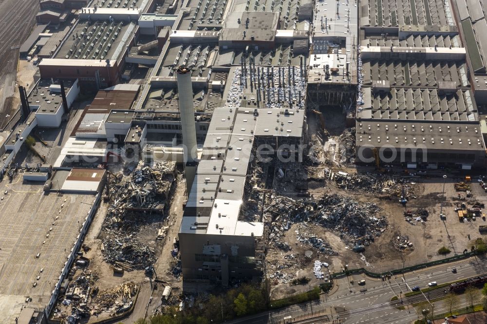 Aerial image Bochum - Demolition of the former paint shop at the Opel plant in Bochum 1 in North Rhine-Westphalia. A spider excavator carries from the tower of the work