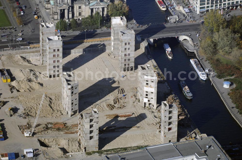 Aerial photograph Berlin - Blick auf die Abrissarbeiten am Palast der Republik, Dom, Lustgarten, Altes Museum in Berlin Mitte. Der Palast entstand in den 70er Jahren auf einem Teil des Geländes des Berliner Stadtschlosses. Im April 1976 wurde er eröffnet und beherbergte die Volkskammer der DDR und war volksoffenes Kulturhaus. Seit dem Februar 2006 wird der Palast schrittweise abgerissen, um im Anschluss eine Rekonstruktion des Berliner Stadtschlosses zu errichten. Der Abriss des Palastes soll im Frühjahr 2009 abgeschlossen werden.