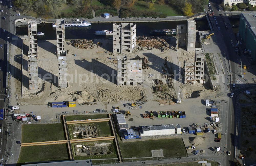 Aerial image Berlin - Blick auf die Abrissarbeiten am ehemaligen Palast der Republik und Nikolaikirche in Berlin Mitte. Der Palast entstand in den 70er Jahren auf einem Teil des Geländes des Berliner Stadtschlosses. Im April 1976 wurde er eröffnet und beherbergte die Volkskammer der DDR und war volksoffenes Kulturhaus. Seit dem Februar 2006 wird der Palast schrittweise abgerissen, um im Anschluss eine Rekonstruktion des Berliner Stadtschlosses zu errichten. Der Abriss des Palastes soll im Frühjahr 2009 abgeschlossen werden.