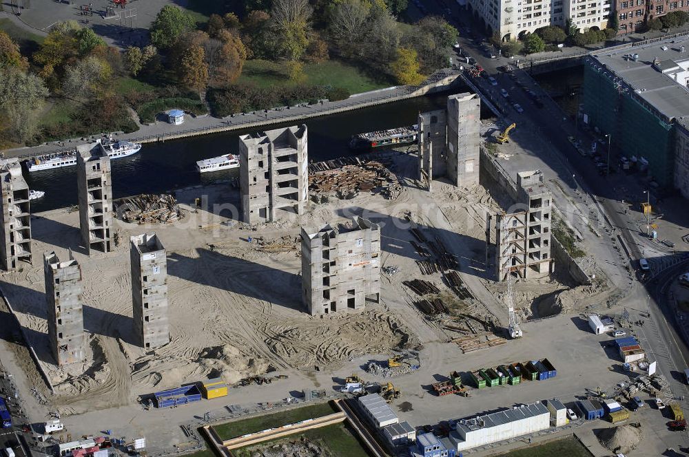 Aerial photograph Berlin - Blick auf die Abrissarbeiten am ehemaligen Palast der Republik und Nikolaikirche in Berlin Mitte. Der Palast entstand in den 70er Jahren auf einem Teil des Geländes des Berliner Stadtschlosses. Im April 1976 wurde er eröffnet und beherbergte die Volkskammer der DDR und war volksoffenes Kulturhaus. Seit dem Februar 2006 wird der Palast schrittweise abgerissen, um im Anschluss eine Rekonstruktion des Berliner Stadtschlosses zu errichten. Der Abriss des Palastes soll im Frühjahr 2009 abgeschlossen werden.